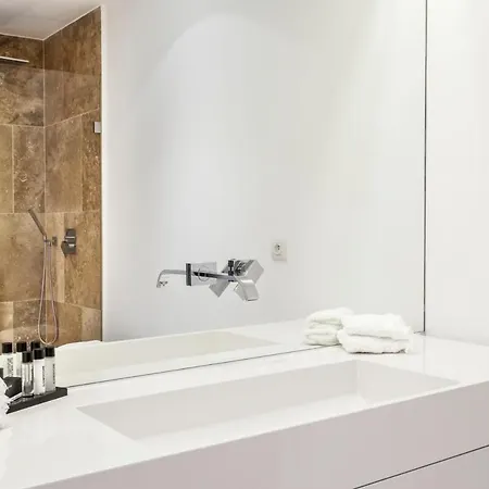La Croix-valmer Sleeps 20 Pool Air Con Wifi